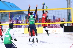 Uludağda kar voleybolu şöleni başladı