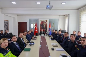 Vali Sözerden Jandarmaya ziyaret