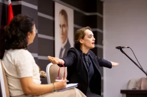 İzmir Narlıderede Dünya Tiyatrolar Gününde Afife Jale anıldı