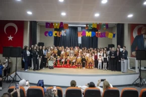 Mersinde çocuk kampüslerinde bahar coşkusu