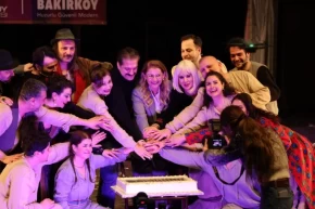 İstanbul Bakırköyde sahne çiçek bahçesine dönüştü