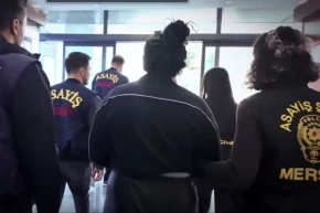 Mersinde hırsızlık şüphelileri minibüste yakalandı: 3 tutuklama