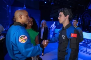 Türk astronot Ataseverden nostaljik ve hedef mesajlı paylaşım