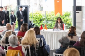 Latife Tekin Bornovada gençlerle buluştu