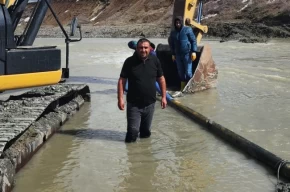 Ağrıda Muhtar Yavuz Özenin girişimiyle su hattı onarıldı