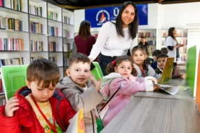 Antalyada çocuklardan anlamlı Kütüphane Haftası ziyareti