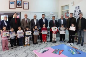 Öğrencilere okuma kitabı desteği