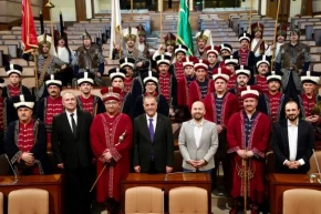 Milli maçta tribünleri coşturan mehteran Saraçhanede