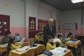 Bursa Gemlikte Kaymakam Canbaba öğrencilerle buluştu