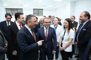 Vali Hacıbektaşoğlu, yenilenen Diş Sağlığı Hastanesini inceledi