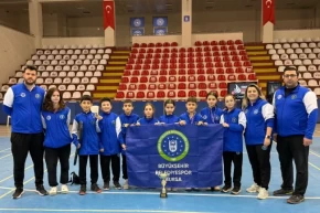 Bursa Büyükşehir Belediyespor Amasyada madalyaları topladı
