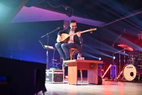 Manisada İsmail Altunsaray ile türkü dolu gece