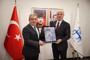 YÖK Başkanı Özvar İzmirde rektörlerle buluştu
