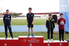 Kocaeli Çayırovaya atletizmde 2 madalya geldi