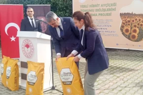 Keşanda yerli hibrit ayçiçeği tohumu dağıtıldı