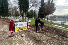 Pelitli Mezarlığında tel çit ve panel uygulaması