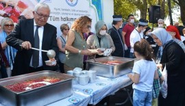 Kdz Ereğli Belediyesi 3 bin kişiye aşure dağıttı.