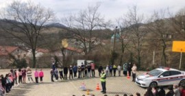 Jandarma Alaplı Aşağıdağ köyü İlköğretim Okuluna yaya geçidi yaptı