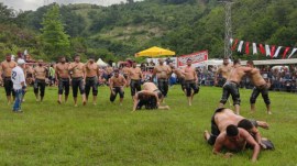 400 Pehlivan, Yaraşlıyörük Köyünde er meydanına çıktı